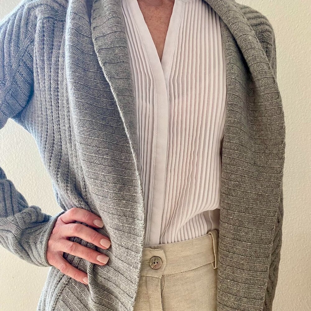 Luxurious Women's 100% Cashmere Brooks Brothers Grey Cardigan (Size L)